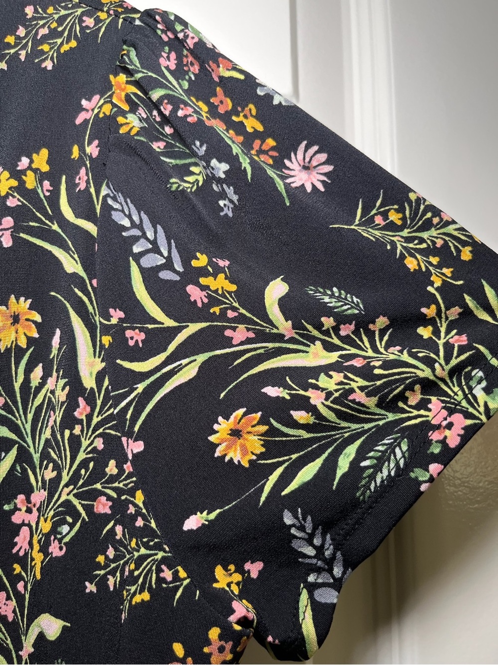Rachel Zoe Black Floral Mock Wrap Pullover Midi Dress Pink & Yellow Blooms - Picture 8 of 10